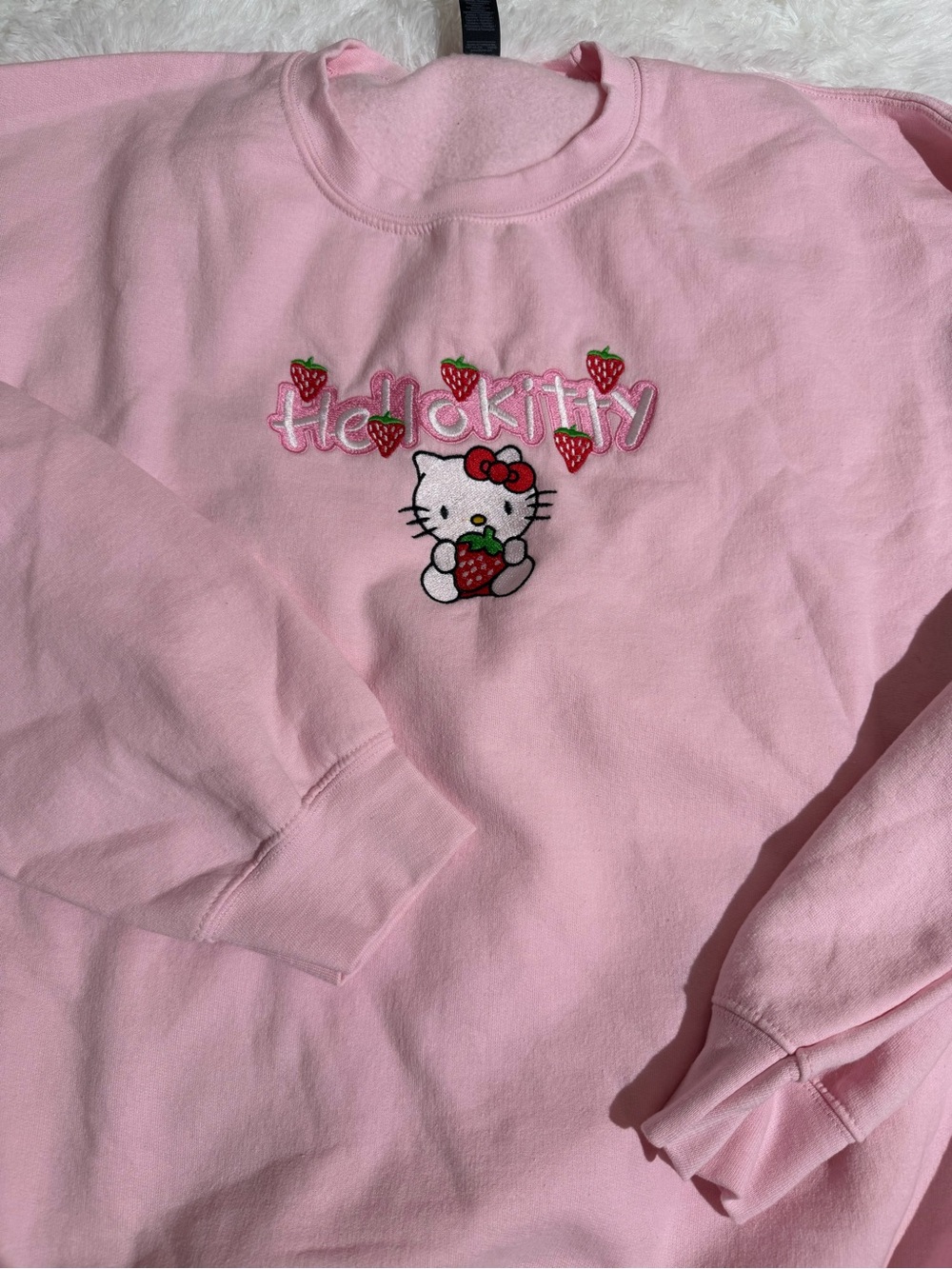 Gildan 2X Hello Kitty Pink strawberry Graphic Sweatshirt Crewneck embroidered